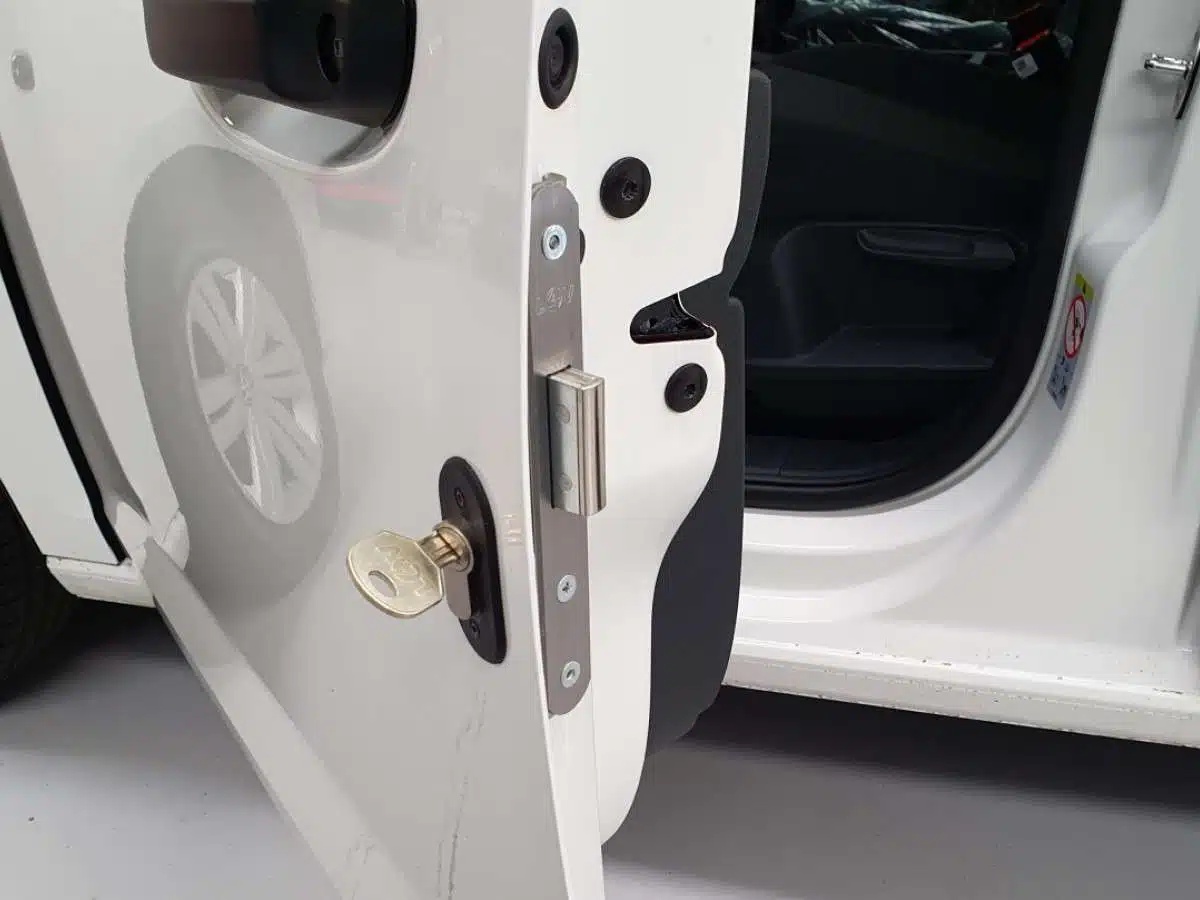 Chiusure di sicurezza per porte furgoni testate e certificate per massima sicurezza